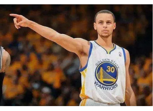 NBA历史经典对决：那些让人铭记的传奇比赛瞬间回顾